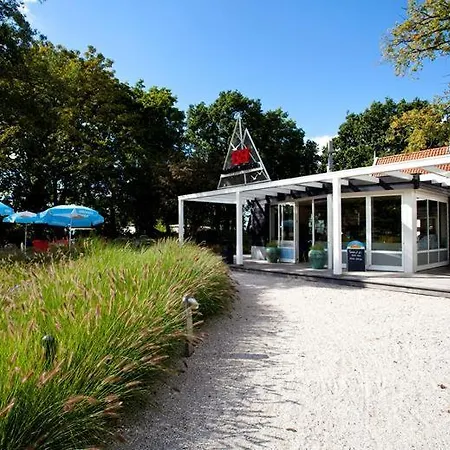 Vakantiechalet Aan Het Veluwemeer Op Bad Hoophuizen Apartment *