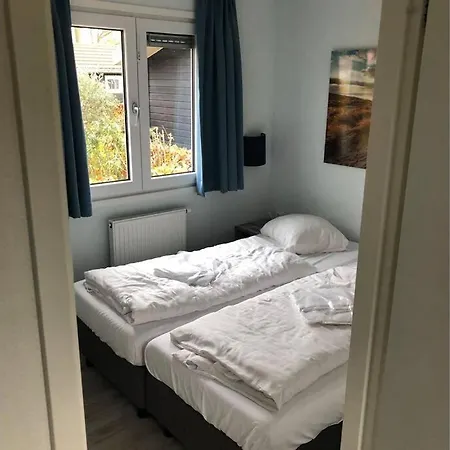 Vakantiechalet Aan Het Veluwemeer Op Bad Hoophuizen *